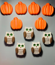 Load image into Gallery viewer, Natural Fall Soaps Gift Set with Coconut milk and Country Pumpkin scent / Thanksgiving Guest soap decor / Halloween Mini Bar